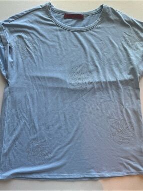 Love Scarlet Shell-Accent Tee | L